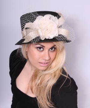 Retro inspired ladies hat